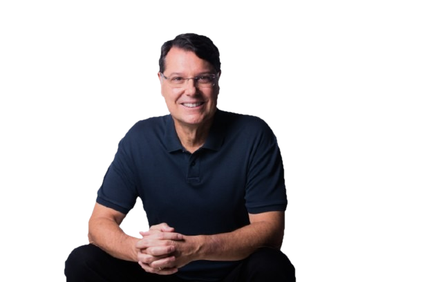 Kiko Caputo sorrindo, foto recortada